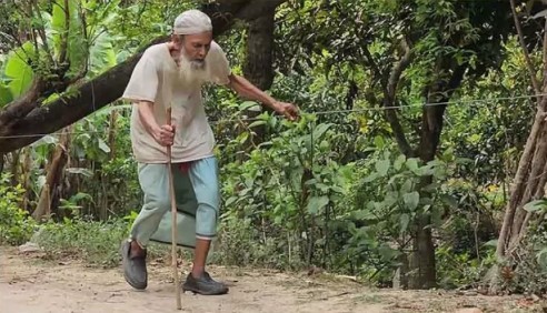 দড়ি বেয়ে মসজিদে যাওয়া অন্ধ মুয়াজ্জিন আব্দুর রহমান আর নেই